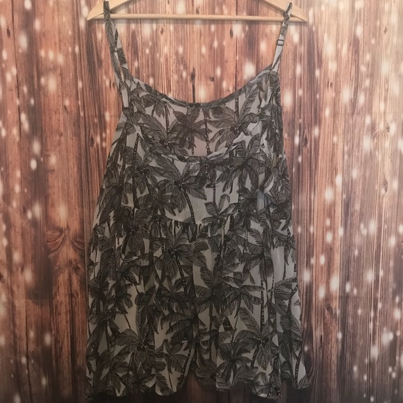 Torrid tank - Picture 2 of 5